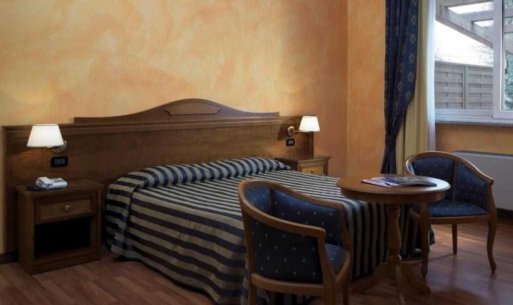 Hotel De La Ville Bereguardo Екстериор снимка