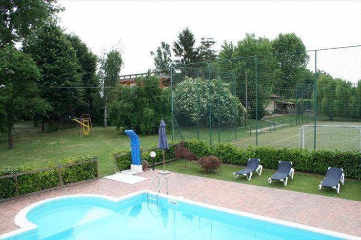 Hotel De La Ville Bereguardo Екстериор снимка