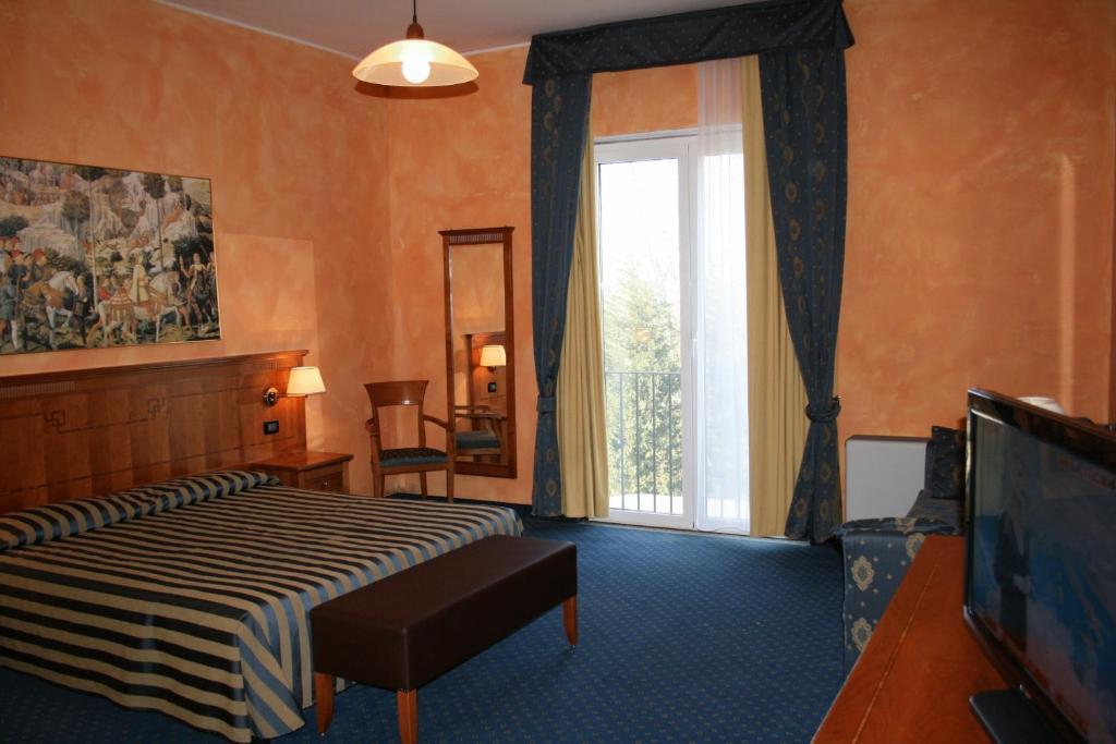 Hotel De La Ville Bereguardo Екстериор снимка