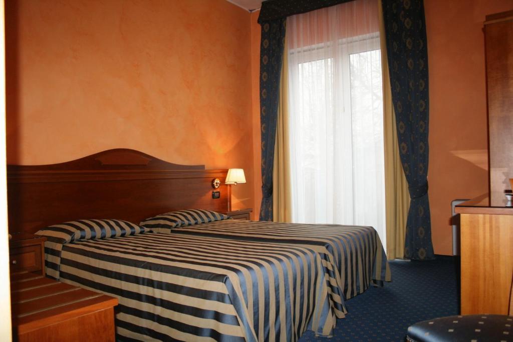 Hotel De La Ville Bereguardo Екстериор снимка